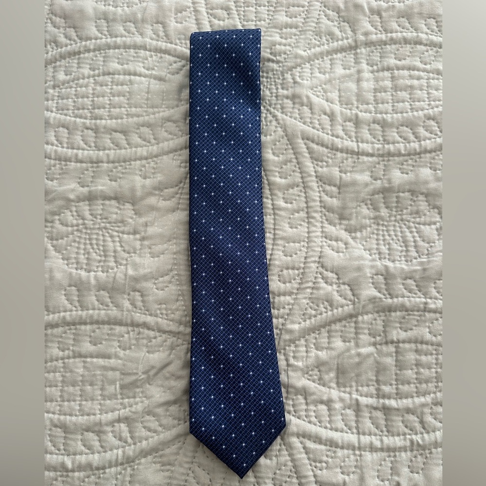 Kenneth Cole Reaction Silk Blend Elegant Navy Blue Tie